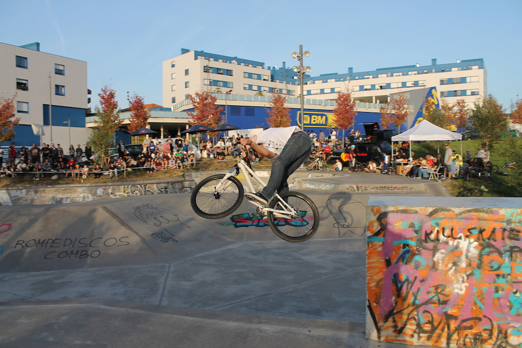 Afro Trails Halloween Jam 2014. 
Photo by Unai Salinas.  AfroTrailsClothing.blogspot.com
