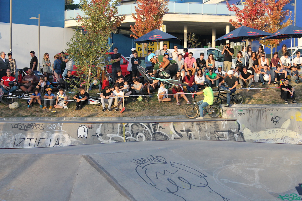 Afro Trails Halloween Jam 2014.  
Photo by Unai Salinas.  AfroTrailsClothing.blogspot.com