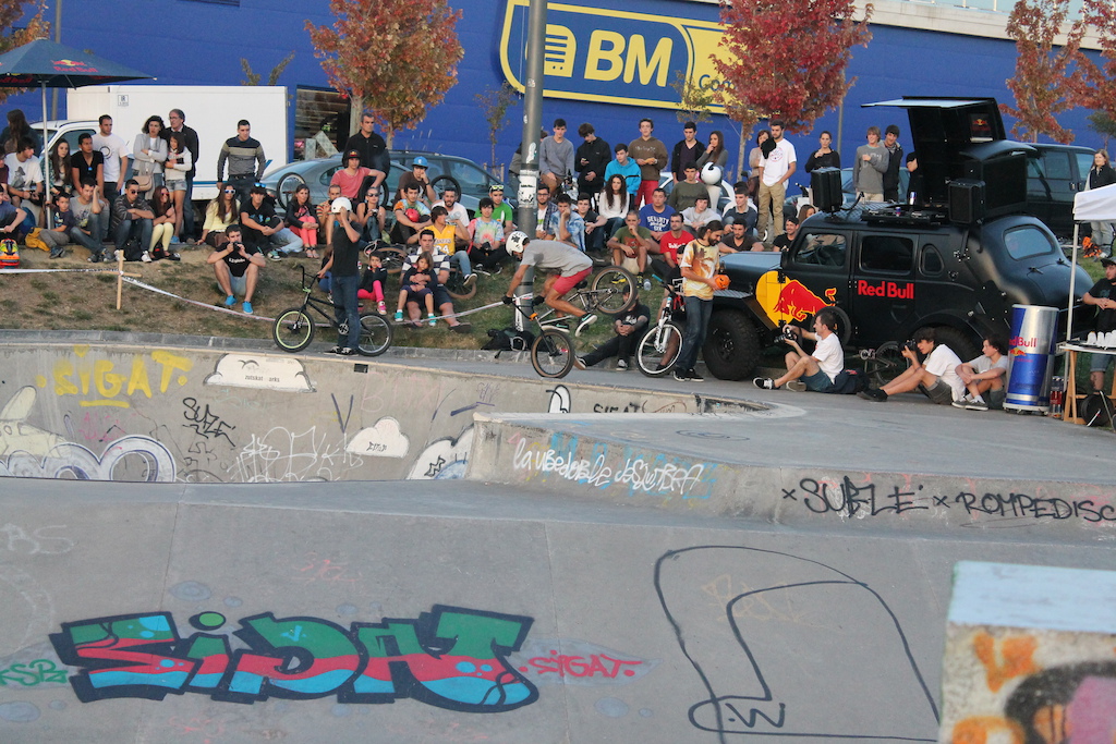 Afro Trails Halloween Jam 2014.  
Photo by Unai Salinas.  AfroTrailsClothing.blogspot.com