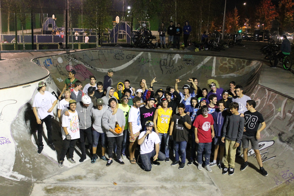 Afro Trails Halloween Jam 2014.  All the riders.  
Photo by Unai Salinas.  AfroTrailsClothing.blogspot.com
