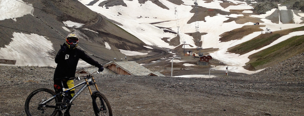 Michal Gzela riding in Les2Alpes