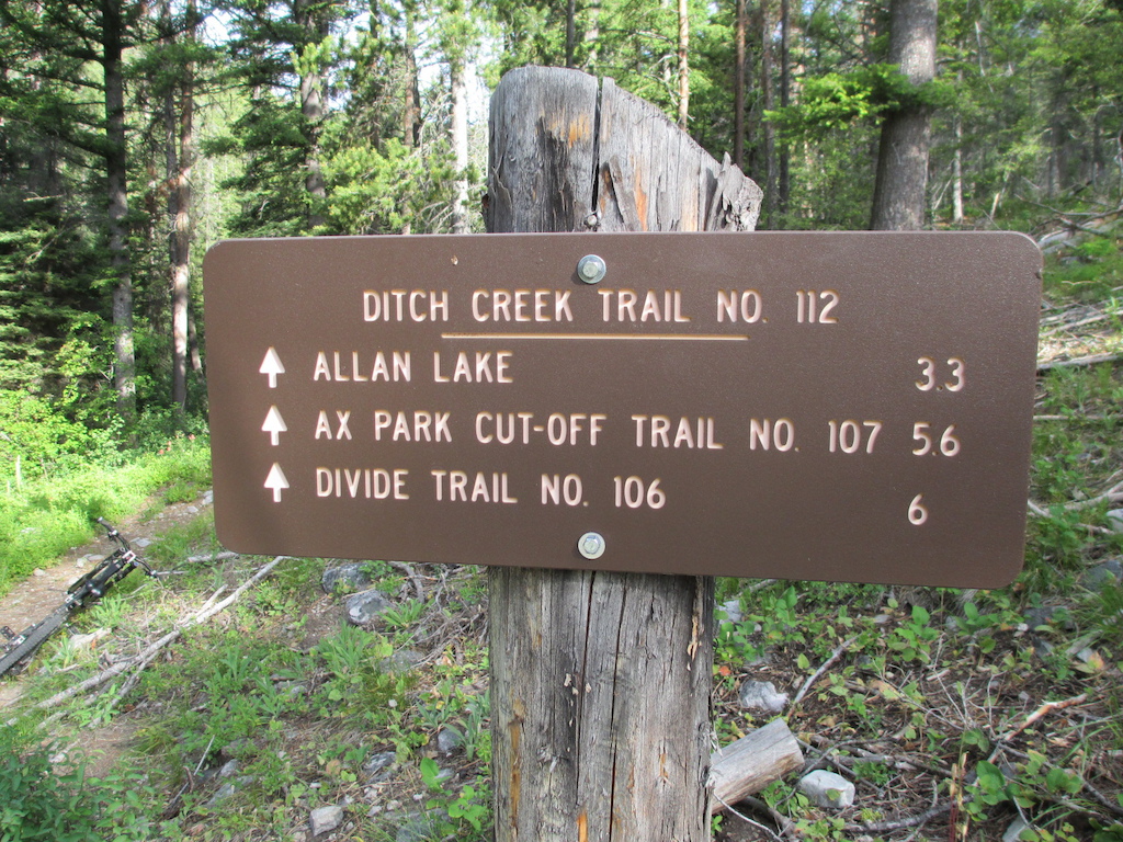 Sign at the southern trailhead on the Ditch Creek Road.