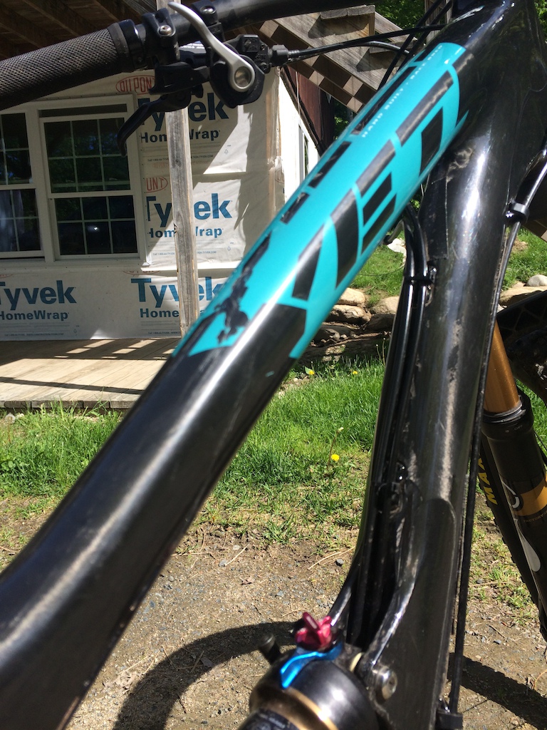 Cracked top tube