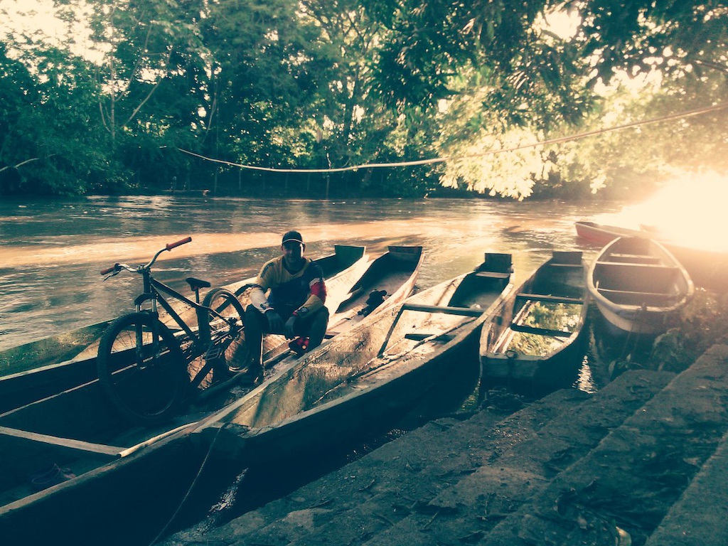 en canoa para la trocha!!