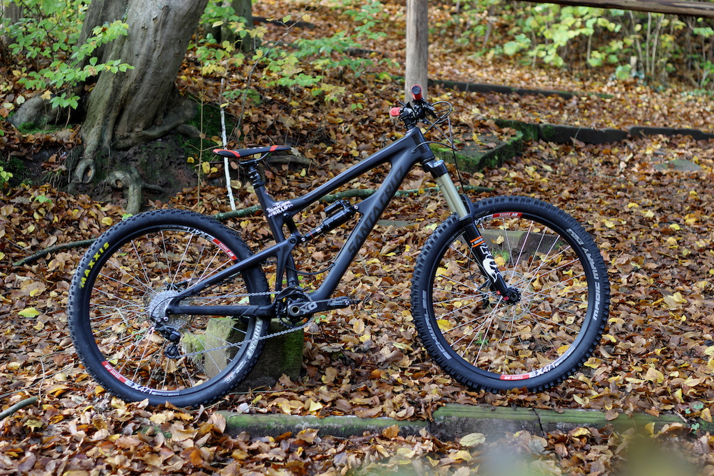 beauteous, smooth, featherlight (28,4lbs.), stiff, fast. this bike makes my smile even bigger!!! it´s just pure ecstasy when in downhill-mode. not all-black, you might say!? i don't like that extra-plush of that all popular rs-pike, i prefer the stiffer front, and the 34 deserves it. here you see my build.
Do you like a custom bike? stop by and talk to us. we are located in kaiserslautern/ germany, daniel @540, www.fiveforty.de  | santacruz nomad