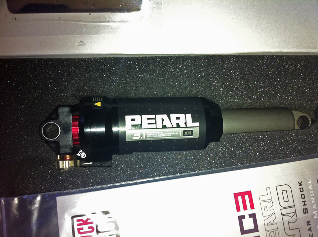 0 Rear RockShox Pearl 3.1 222x67 mm