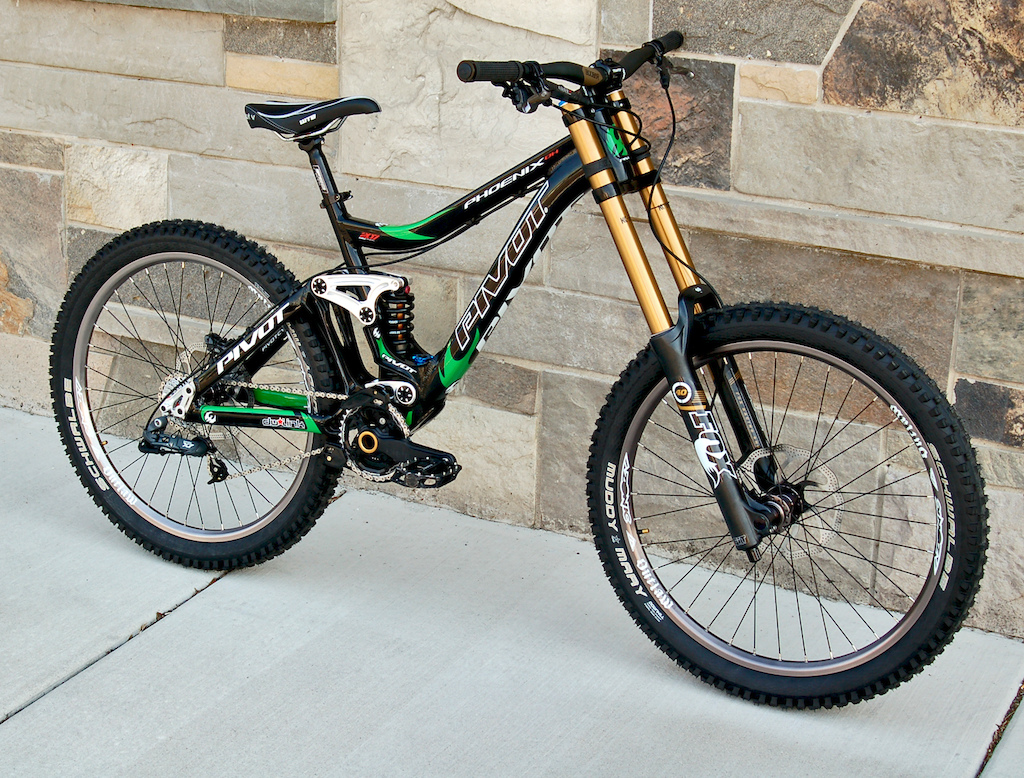 my pivot phoenix dh im trying to sell but it seem that know one has this kinda money i want and im asking a good price!!