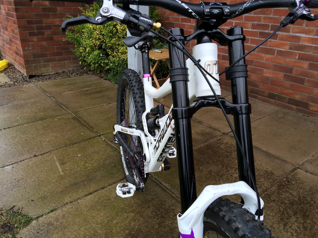 Morewood Makulu 2009; Marzocchi 888 RC3; Nukeproof Generator Wheelset; Fox DHX4; Shimano Saint Drivetrain; StraitLine Silent Guide; Schwalbe Muddy Marry Tyres; Charge Spoon Saddle; Funn Seatpost; Easton Haven Bars; Avid Code R Brakeset; Hope Saw Rotors Purple; Shimano SPD Pedals; Easton Havoc Bars