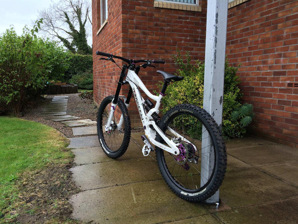 Morewood Makulu 2009; Marzocchi 888 RC3; Nukeproof Generator Wheelset; Fox DHX4; Shimano Saint Drivetrain; StraitLine Silent Guide; Schwalbe Muddy Marry Tyres; Charge Spoon Saddle; Funn Seatpost; Easton Haven Bars; Avid Code R Brakeset; Hope Saw Rotors Purple; Shimano SPD Pedals; Easton Havoc Bars