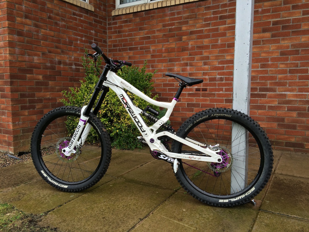 Morewood Makulu 2009; Marzocchi 888 RC3; Nukeproof Generator Wheelset; Fox DHX4; Shimano Saint Drivetrain; StraitLine Silent Guide; Schwalbe Muddy Marry Tyres; Charge Spoon Saddle; Funn Seatpost; Easton Haven Bars; Avid Code R Brakeset; Hope Saw Rotors Purple; Shimano SPD Pedals; Easton Havoc Bars