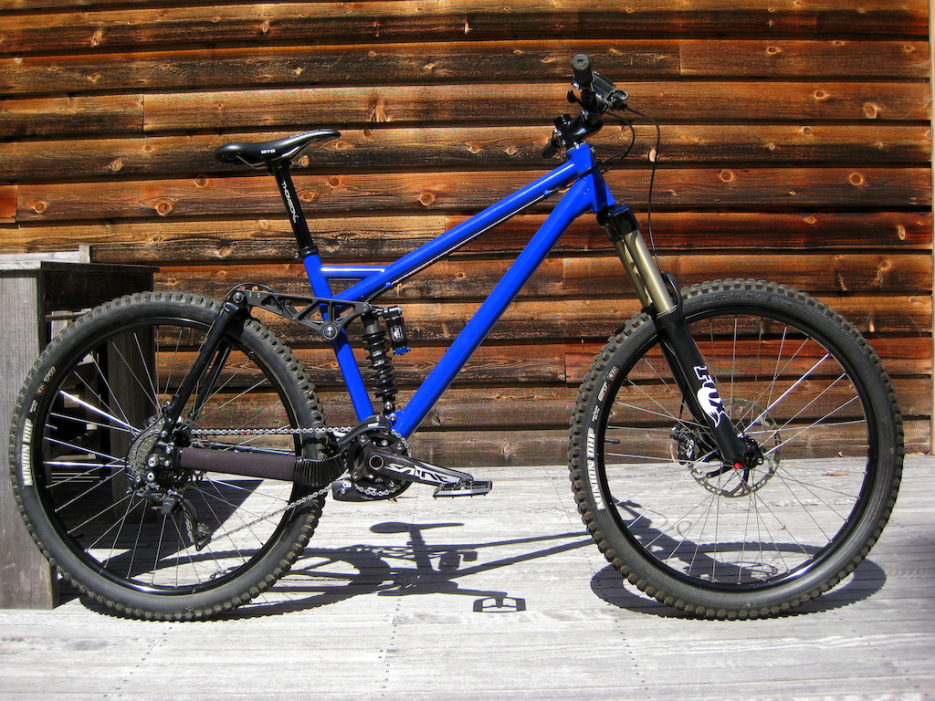 Custom Kona Coiler 2014. New front triangle (steel 4130 CrMo). TT 23mm longer / BB 15mm lower.