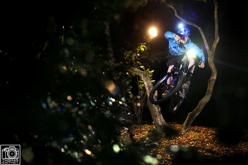 My tyre exploded so I took some night riding photos.

www.thomasgaffneyphotography.com