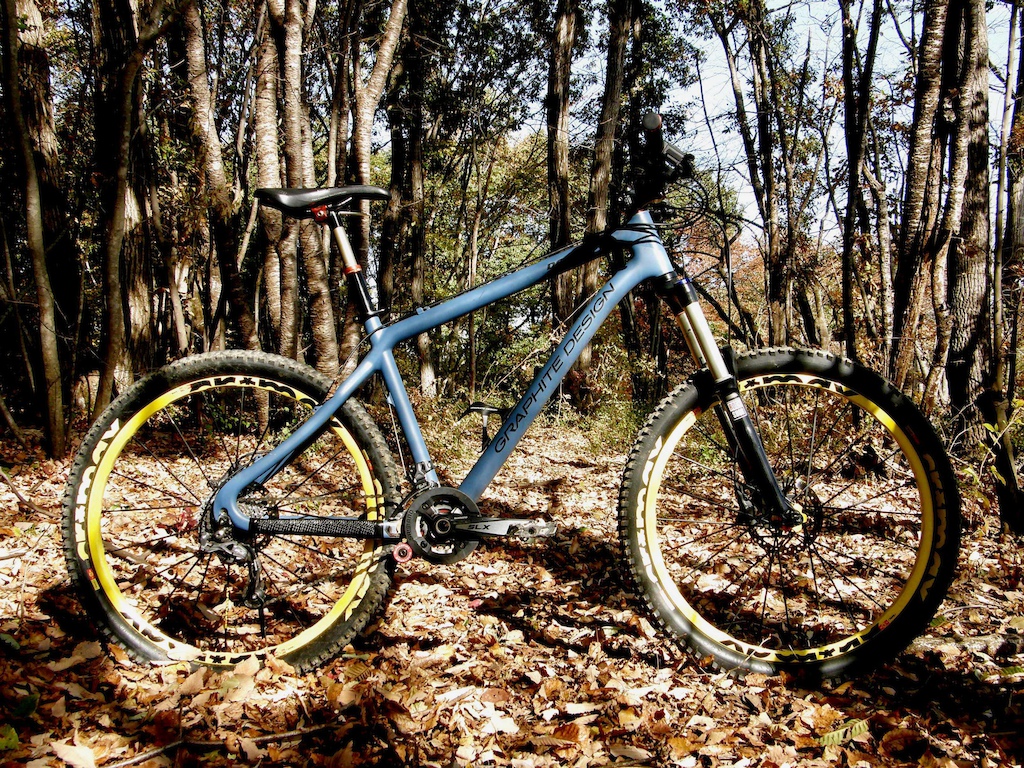 GRAPHITE DESIGN DOKKE AM
Special Color.  
All mountain bike.  120~160mmTravel.  
Photo is 150mmTravel.