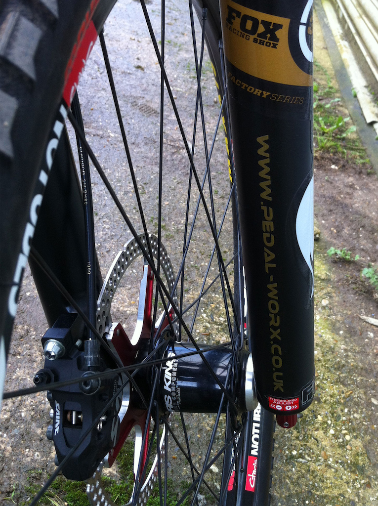 FORKS- Fox 831 (reduced to 85mm) Remote CTD-Lockout
STEM- Controltech 70mm
BARS- Gravity Carbon 720mm
GRIPS- ESI