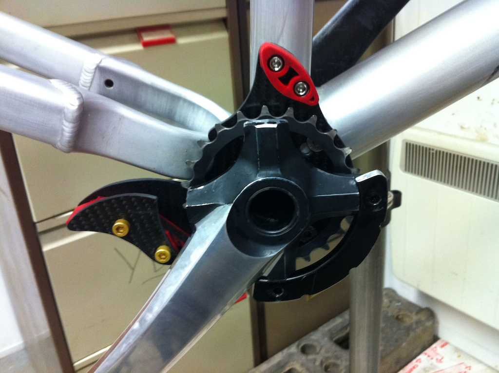 CHAINRING- 23T custom made Ti
CRANK- Hacksawed Shimano XTR 
BASH RING- Cut Down
CHAIN DEVICE- Homemade Carbon