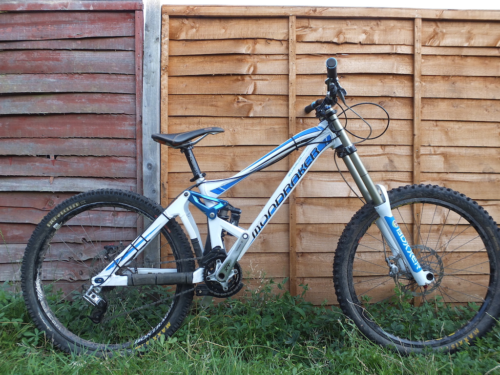 2011 MONDRAKER SUMMUM MEDIUM COMPLETE