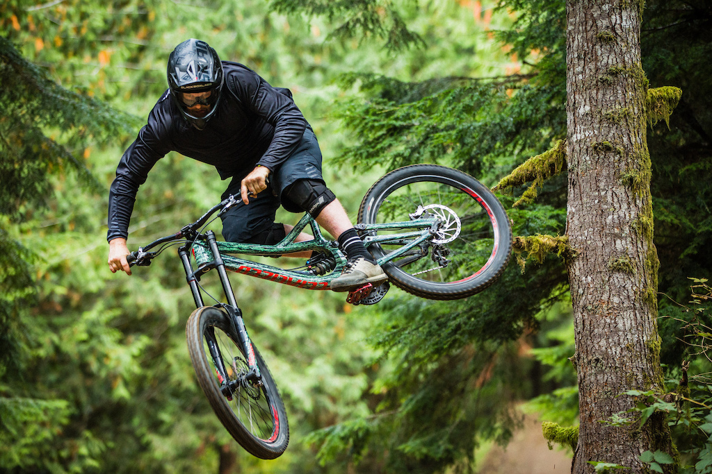 Video: Fall Time Living at Coast Gravity Park - Pinkbike