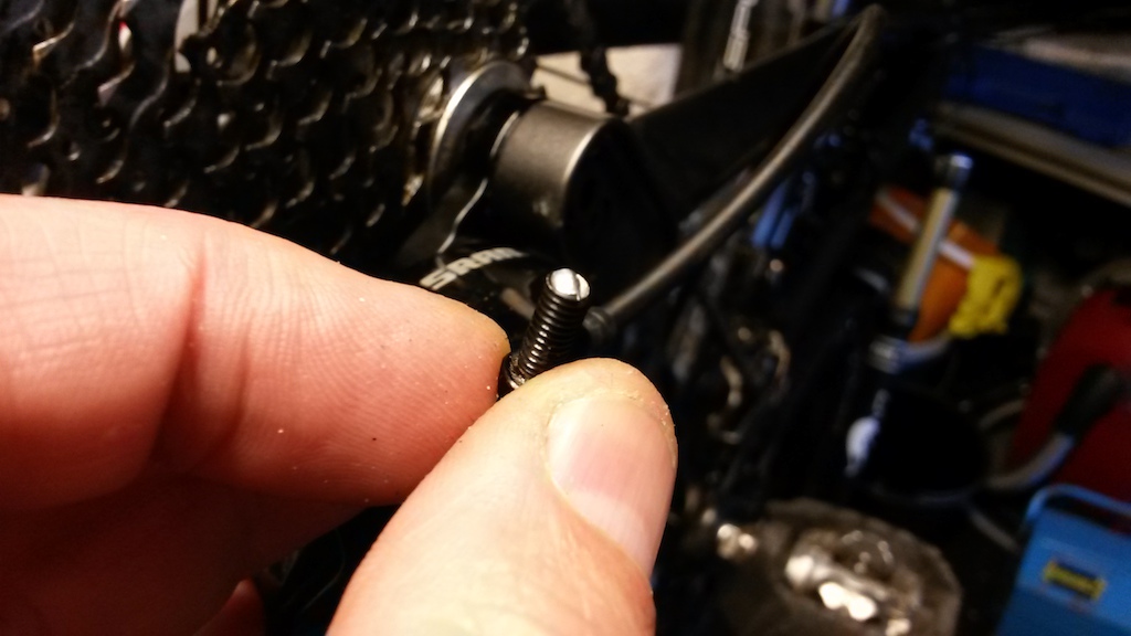 SRAM X.0 
'Low' adjustment screw also broken.