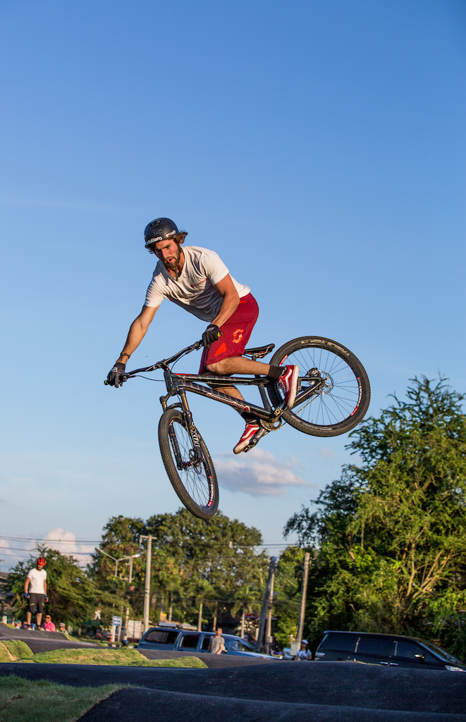 The first Velosolutions asphalt pump track in Asia!