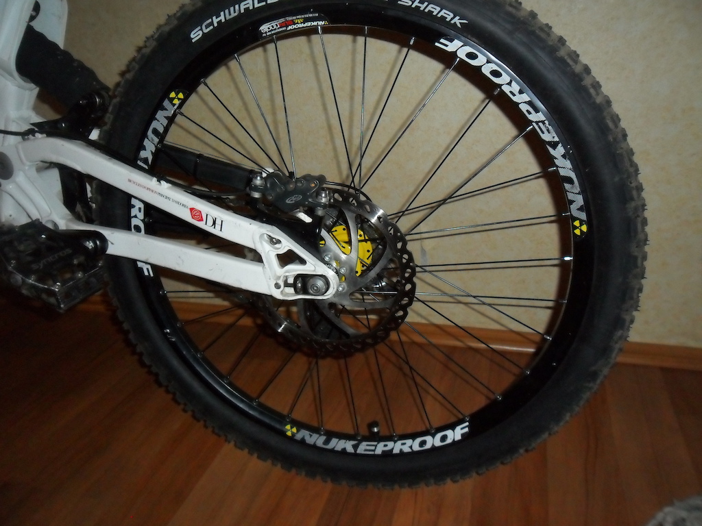 nukeproof generator dh wheelset :)