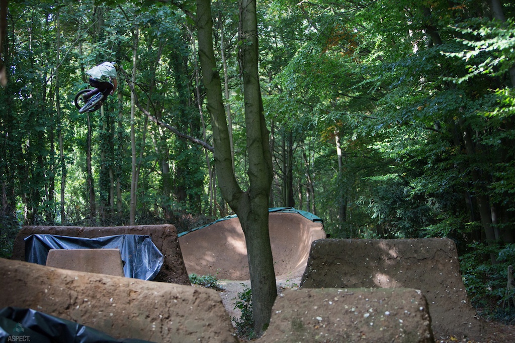 Images to go up with Under the Radar Ep 1 with Olly Wilkins.

www.aspectmedia.tv