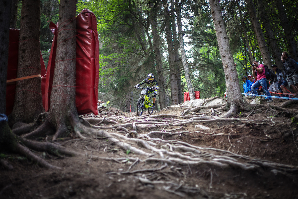 Faustin Figaret on this Commencal go on roots during the World Cup Finals in Méribel !