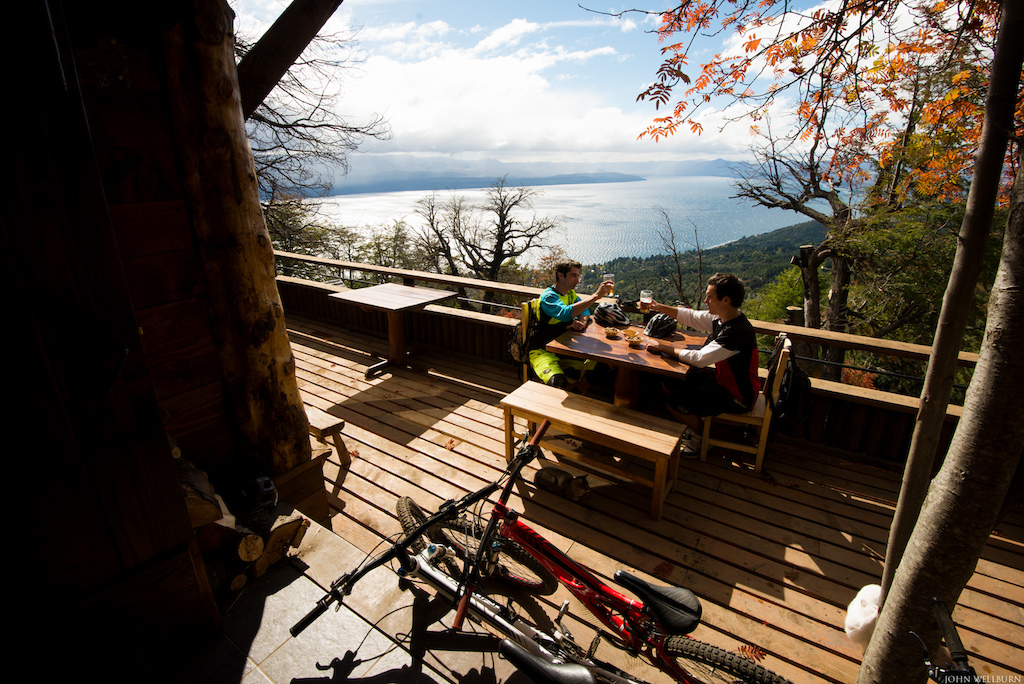 A nice treat awaited us at the top of the climb cervezas and pie.