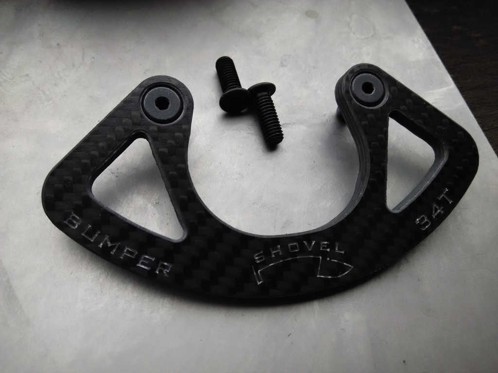 Bumper Carbon, 26 grams with mounting bolts. 
5.4 mm carbon. 
40 euros per piece