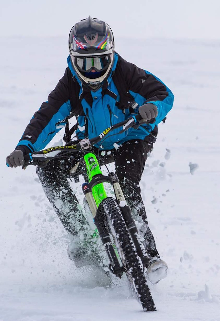 Freeriding in the snow photo by Marco Wood-Bonelli