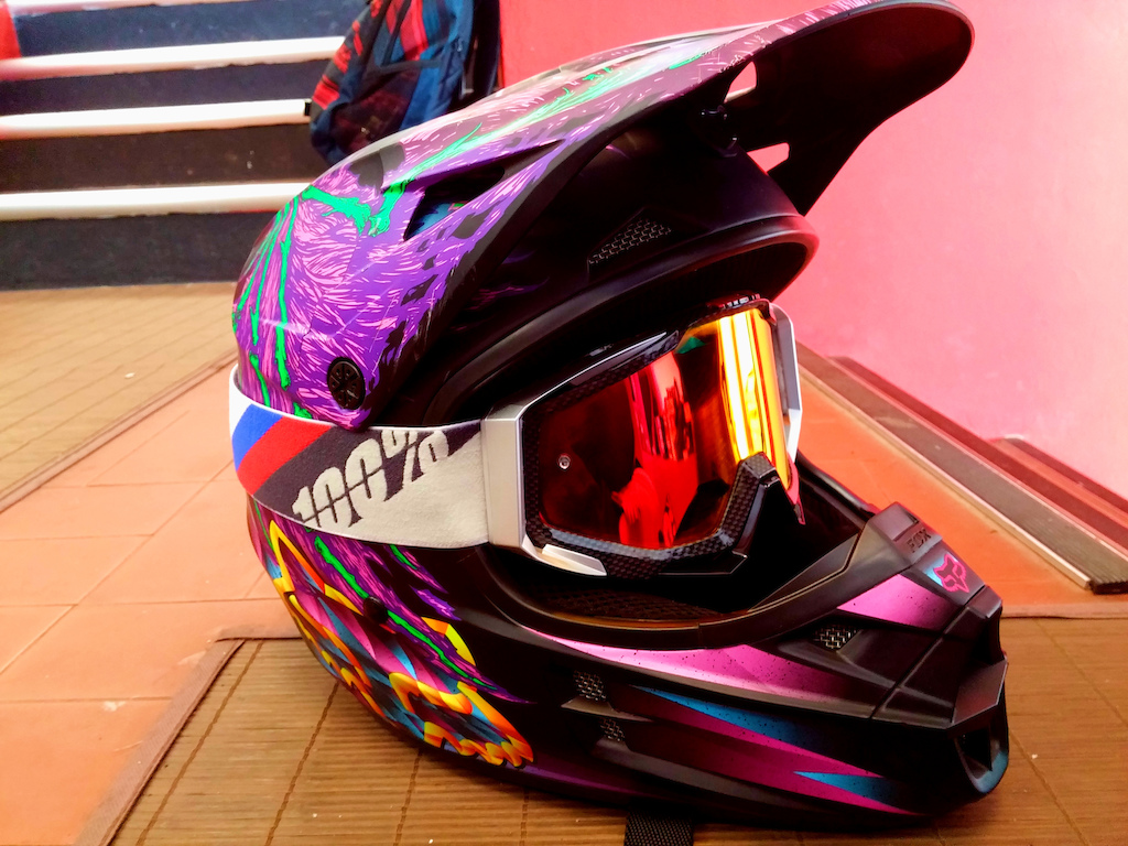 Fox V1 Dragnar 2015 + 100% Racecraft Slant Carbon Fire Iridium Lens