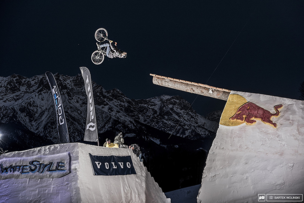 Jakub Vencl went downside off the boner log during the finals. We just remember when he pulled the same trick for the first time like a month ago at La Poma bikepark. It's good to see him progressing soo fast. Keep it up Jakub!