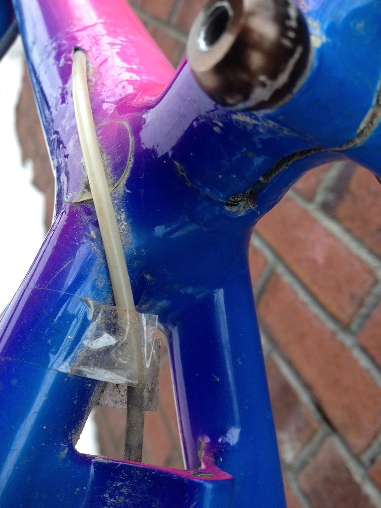 Crack :( Still can ride it but i won't (probably) be able to repaint the bike in the future
