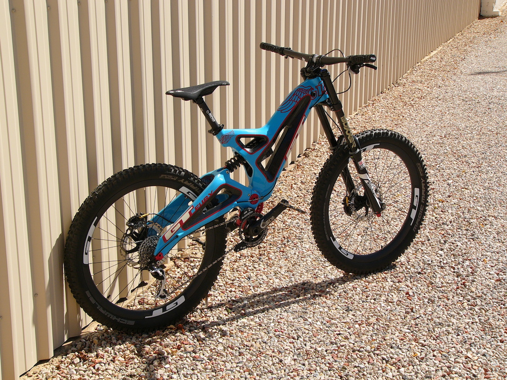 GT Fury Carbon,
Boxxer WC 2015,
Fox RC4,
Saints F&amp;R Brakes,
Race Face SixC Cranks &amp; Handlebars,
HT Ti Pedals,
SDG Carbon i-Beam SeatPost,
SDG Fly i-Beam Seat,
Custom Carbon Rims,
Schwalbe Magic Mary (Tubeless),
Weight = 15.2Kg