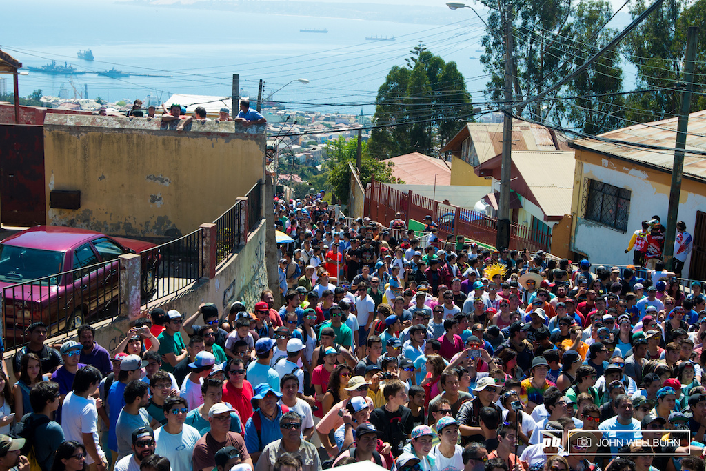 The crowd started to gather pretty thick around ten in the morning. Those are some pretty dedicated fans as the finals aren t until six in the afternoon .