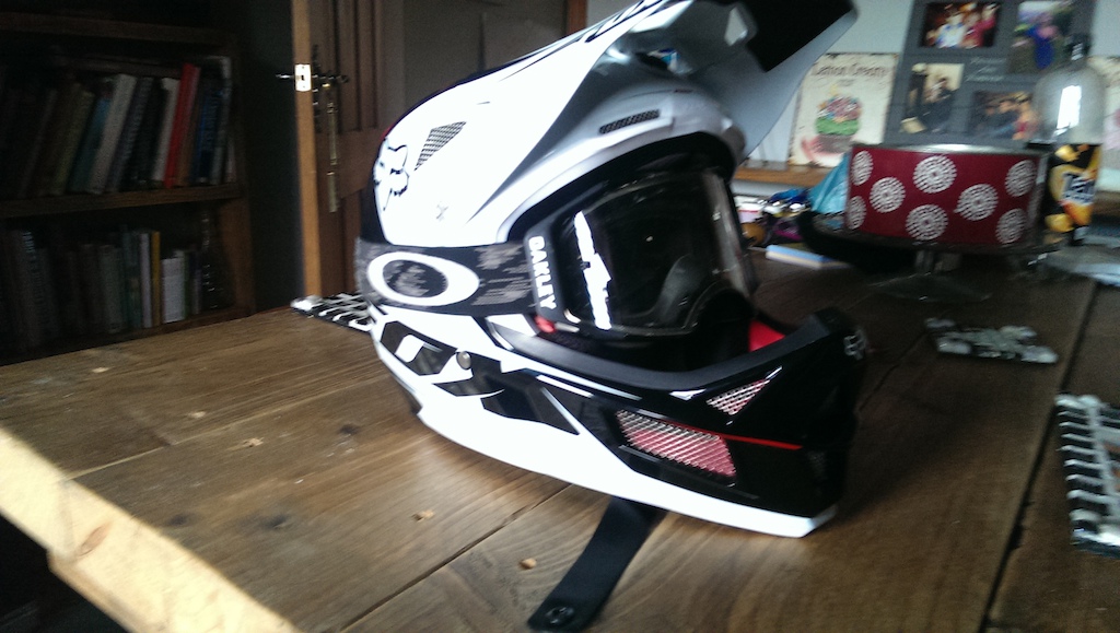 Fox rampage pro with Oakley Airbrakes .
