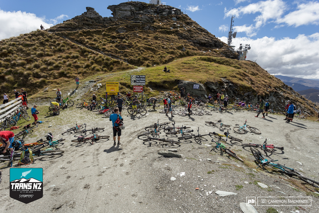 Riders gathering at there peak before being allowed to drop back down into stage 1.
