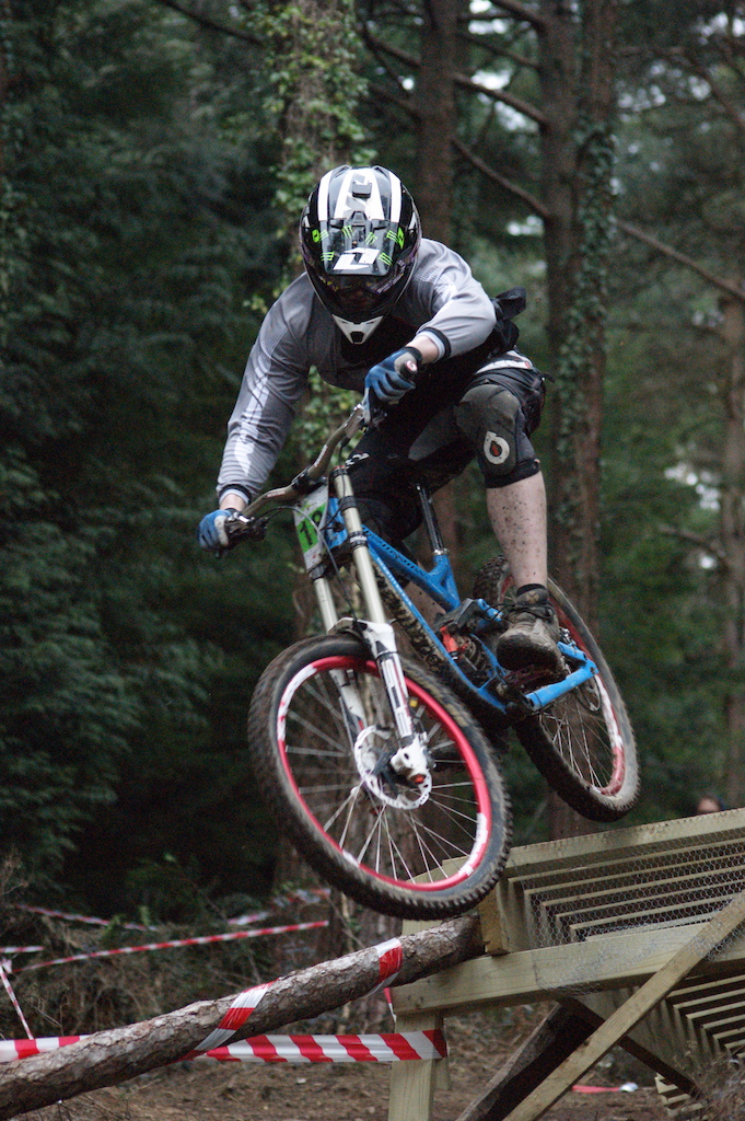 Some sort of slight style being thrown off the tasty new drop at the woodland riders race at the weekend. Keeping the top 10's alive even with my awful fitness level