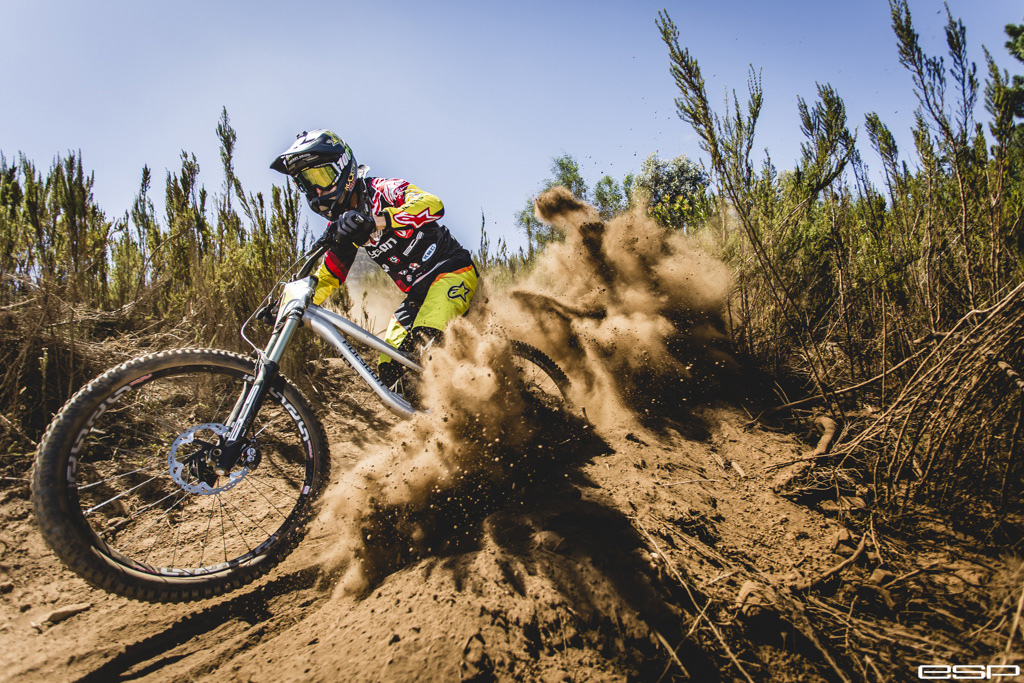 Team UR Polygon's Andrew Neethling coming in hot through the loose switchbacks on his way to victory at WPDH 2015 round 1.