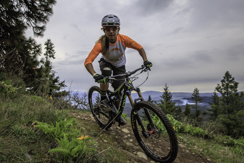 Pivot enduro racer and Mach 6 Carbon rider, Carolynn Romaine, gets the goods on Oregon trails. 

Photos: Dennis Yuroshek