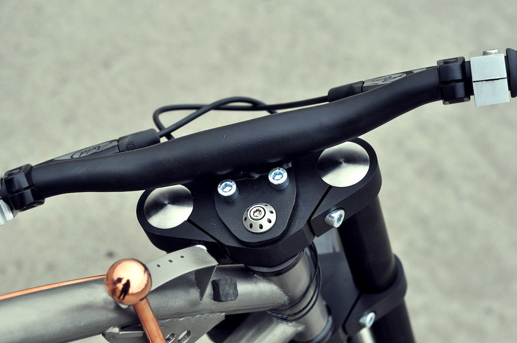 Here you can see our suicide shifter,it is made of a ball bearing and copper-plated.