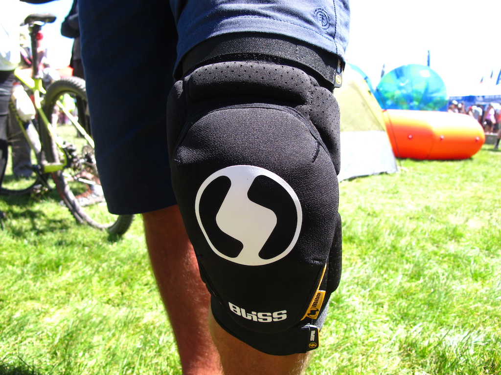 This is a first look at the 2016 Bliss Team Line DH/FR Knee Pads. They have been heavily developed alongside the Madison / Saracen World Cup DH team to meet the needs that the team has while battling for podiums every weekend. If you live to shuttle and ride bike parks, then this will be a pad to look out for once it hits stores later this year. Pricing is still in the works