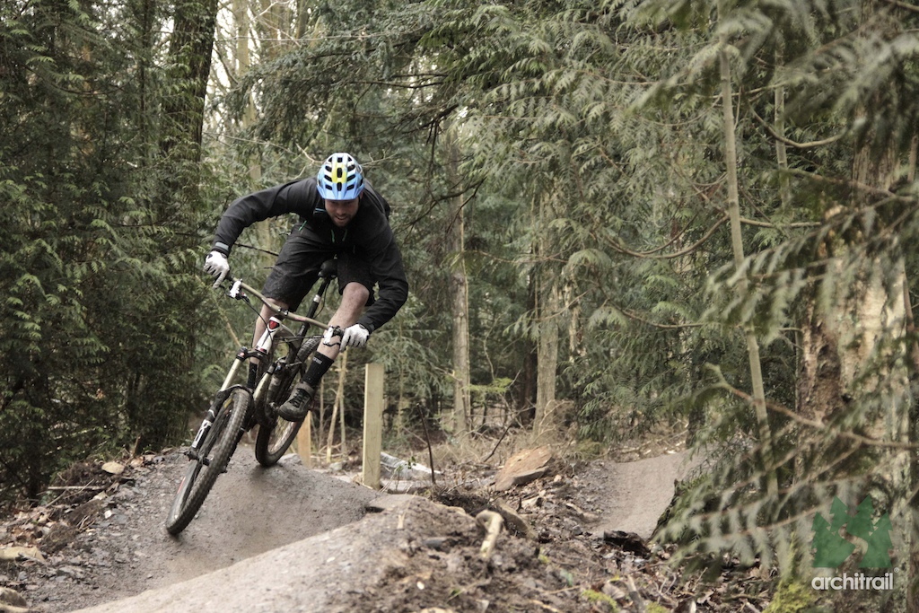 Architrails' Tom Macdonald riding the blue trail, Yer Tiz.
Designed by Architrail, constructed by Clixby's.