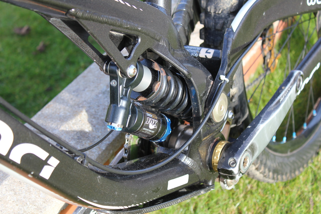 2011 Devinci Wilson DH Mountain Bike, Black, alloy frame, size la