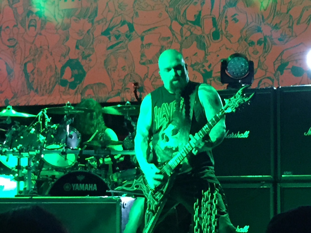 I got to see Slayer play last night at a small club in Cambridge Ma. FUCKING AMAZING!