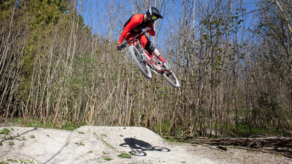 Rich Parkes for Flare Rider Co
Wearing the Roost Jersey

http://flareriderco.com/