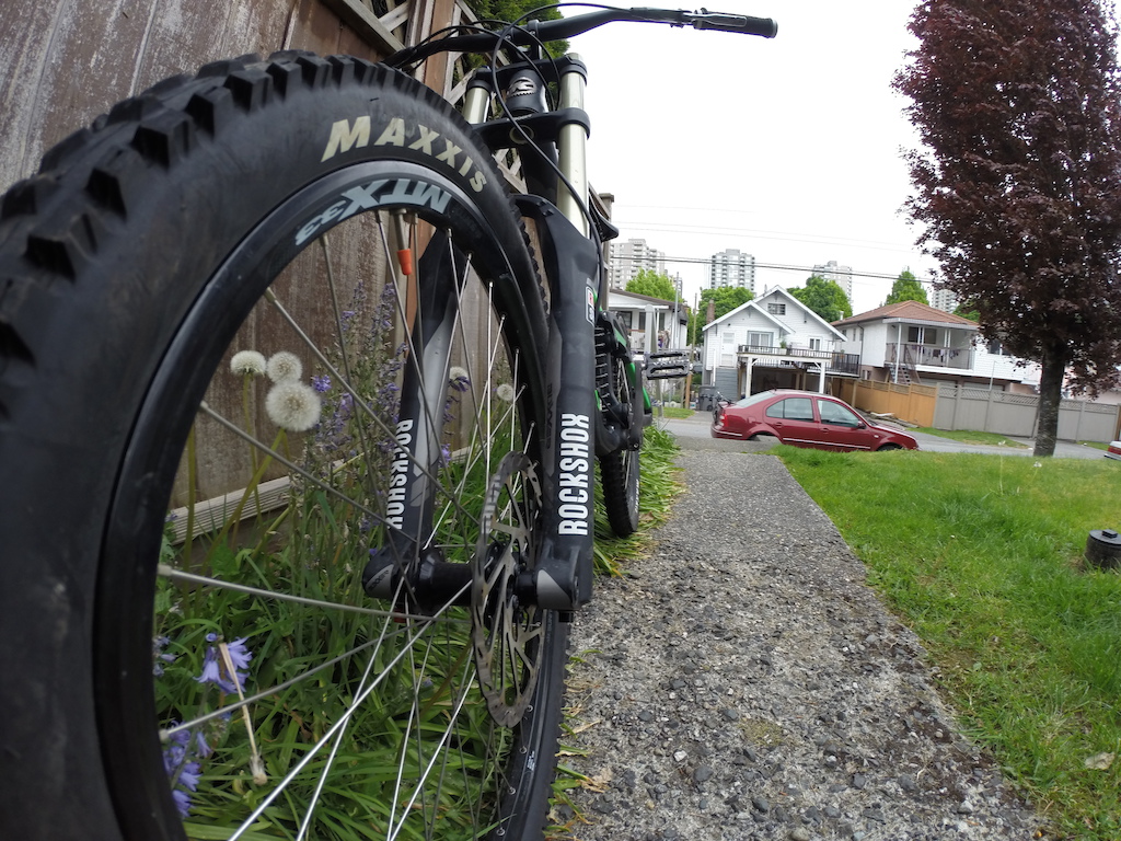2014 Kona Carbon Medium