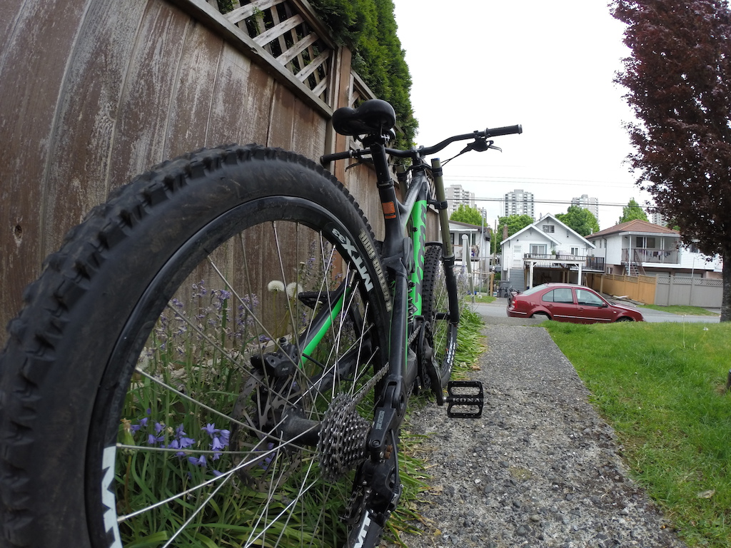 2014 Kona Carbon Medium