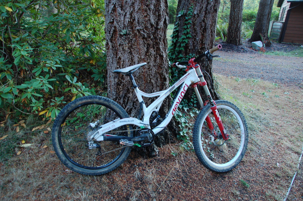 2011 Devinci Wilson XP **meticulously maintained, not ridden sinc