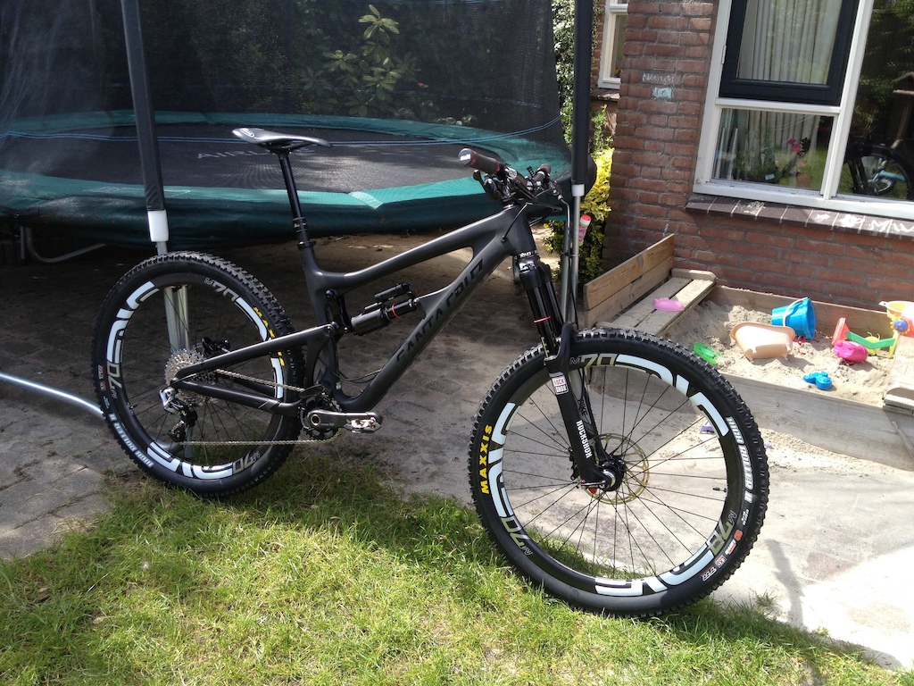 Nomad finished, large nomad 3, king headset, enve m70 on king with xd, sram xx1 black, everb stealth, pike rct3, vivid air, enve dh bar, guide rsc brakes, xtr trail pedals etc