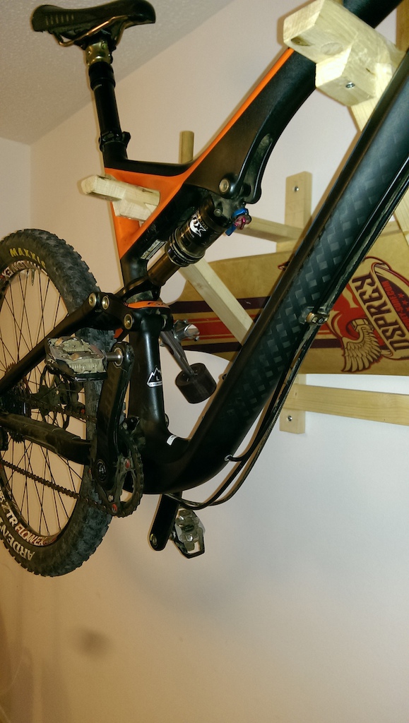 Internally routed Thomson covert seatpost on a Specialized Stumpjumper FSR Evo Carbon 26